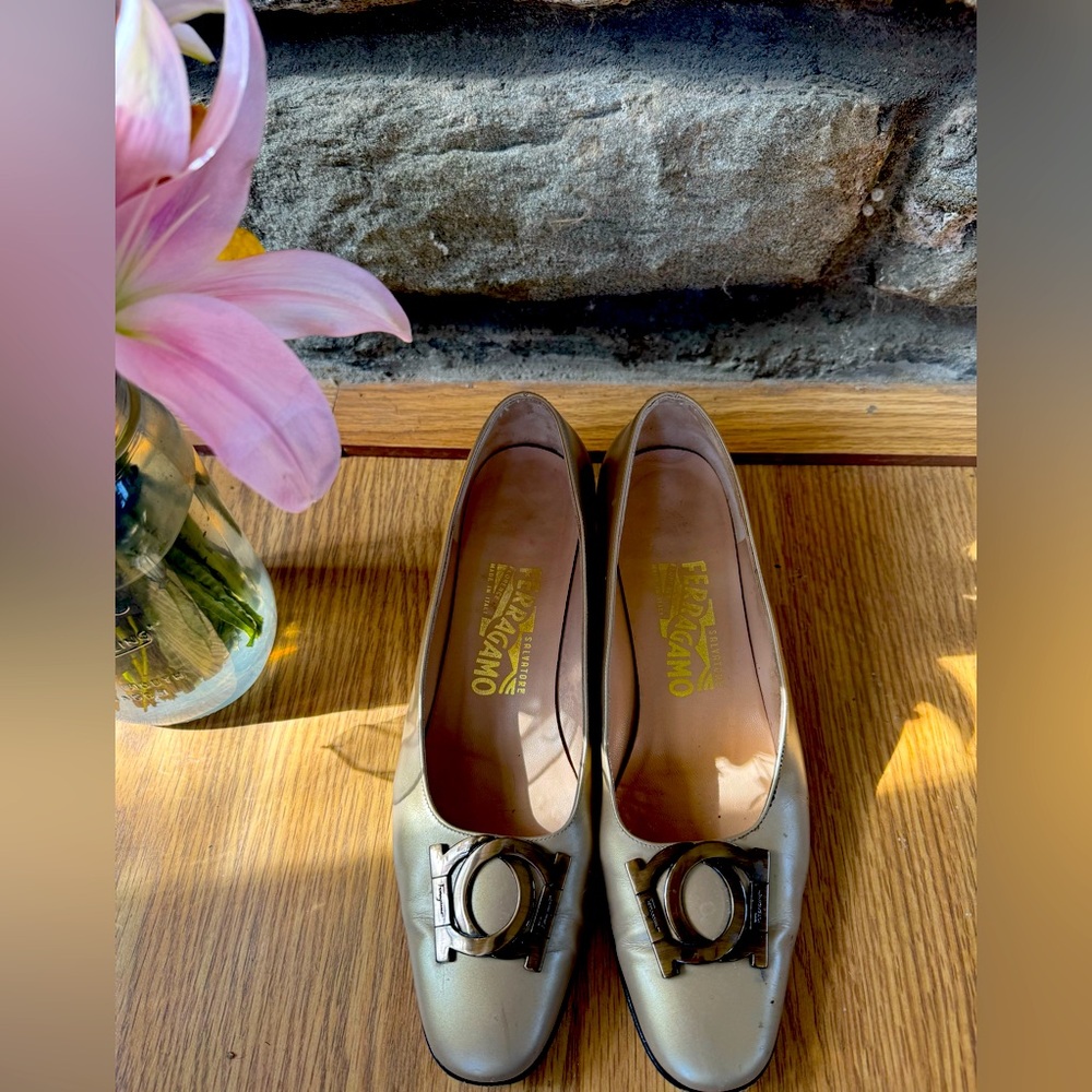 [Salvatore Ferragamo] Vintage "Firenze" Gold Block Heels Sz: 8B